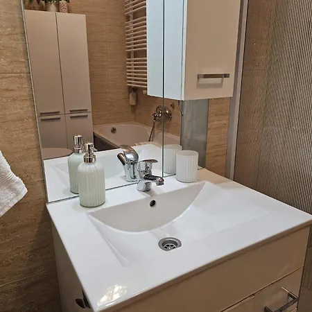 2 Bed In *